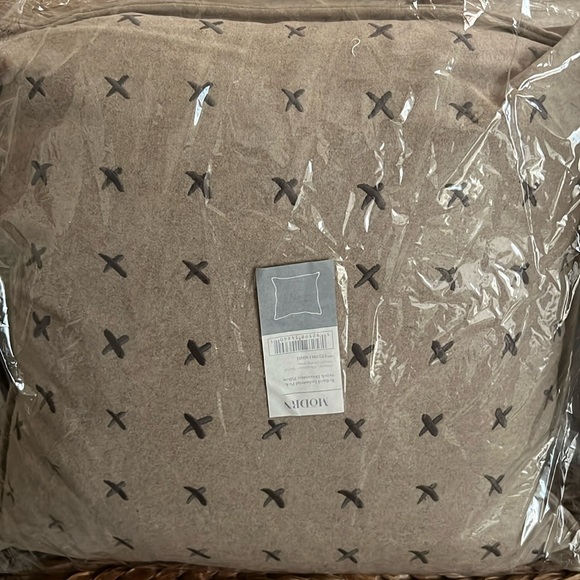 NWT MoDRN Industrial Pick Stitch Decorative Pillow 20x20 - Picture 5 of 5